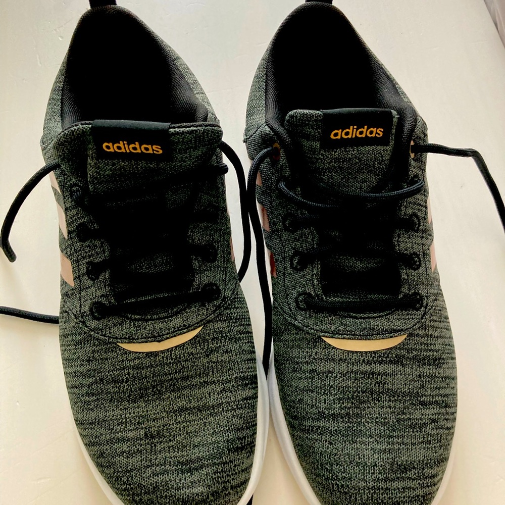 Light weight tennis shoes. Wear only twice